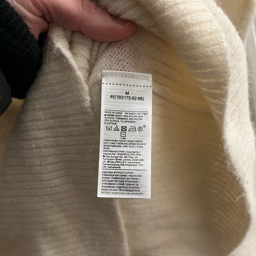 NWT Banana Republic Cream Alpaca Sweater - Picture 4 of 4